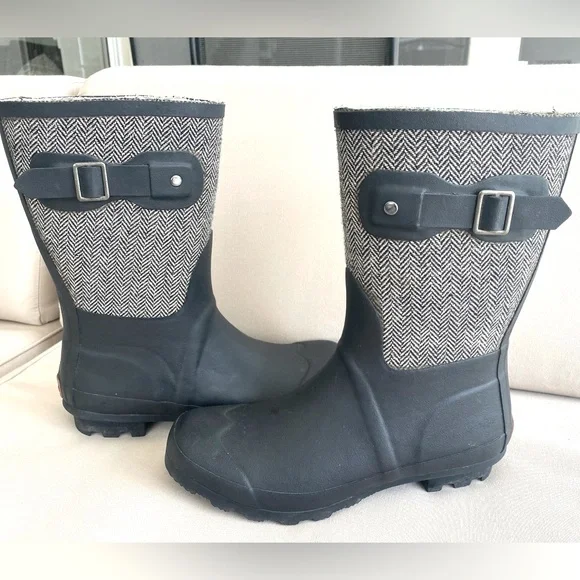 Chooka | Matte Black & Herringbone Mid-Rise Rain Boot - Picture 7 of 11